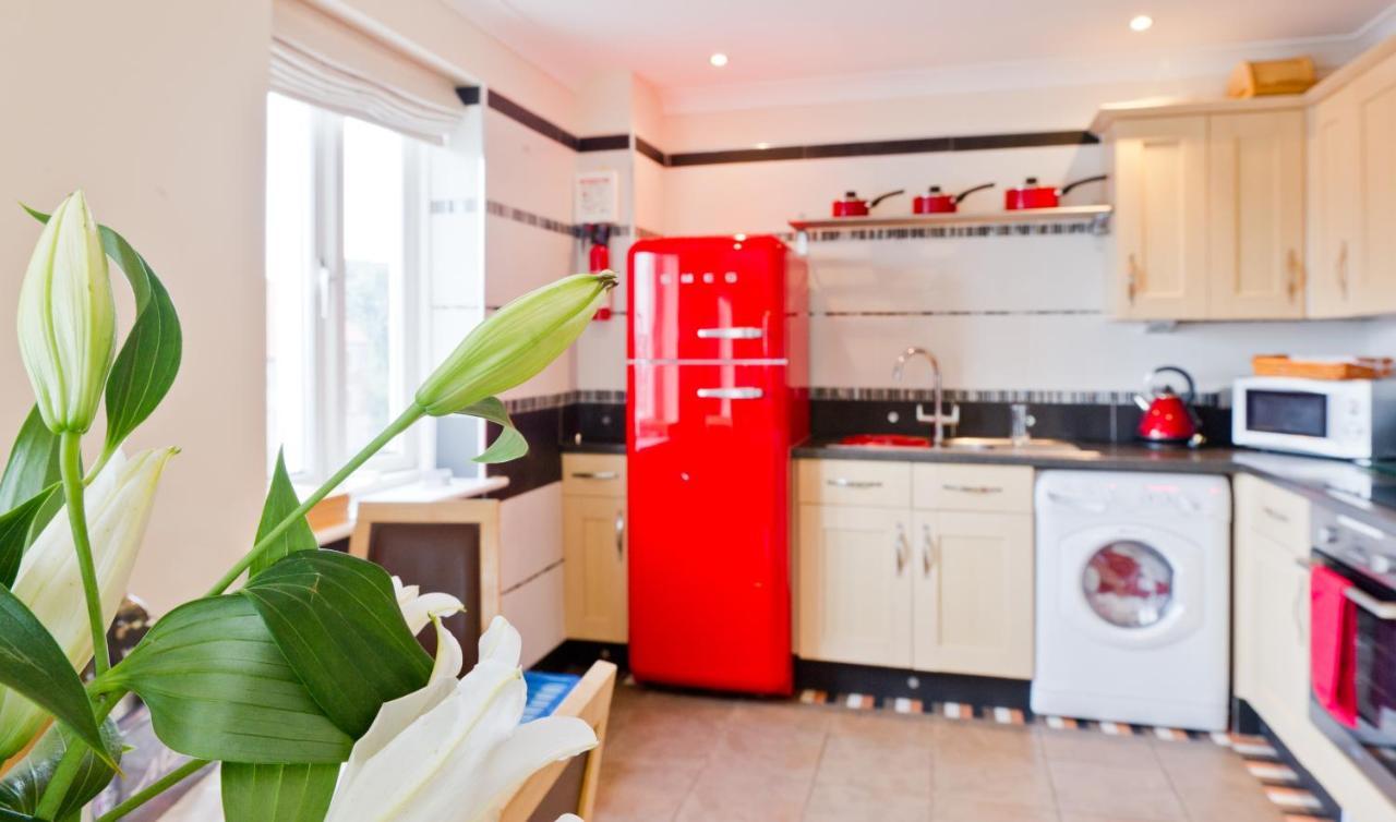 Watermark Apartments Уитби Стая снимка